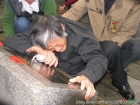 35年了，89岁的老妈妈才抱着儿子的墓碑大哭 （多图）